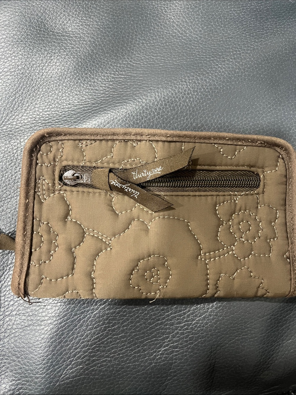 thirty-one Quilted Olive Green Floral Wristlet